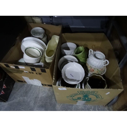 313 - Large quantity of ceramic plant pots and holders (4 boxes)