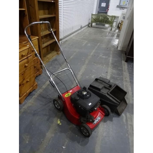 342 - Rover Quantum XE40 Briggs & Stratton petrol lawnmower with grass box