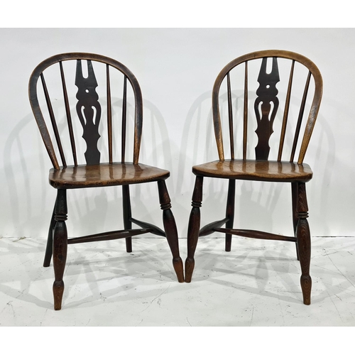 1393 - Pair of 19th century elm seated splatback chairs with turned legs and stretchers (2)