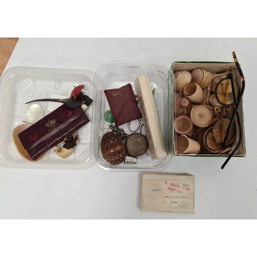 215 - Collection of various treen items to include a square box, a circular screw box, a collection of min... 