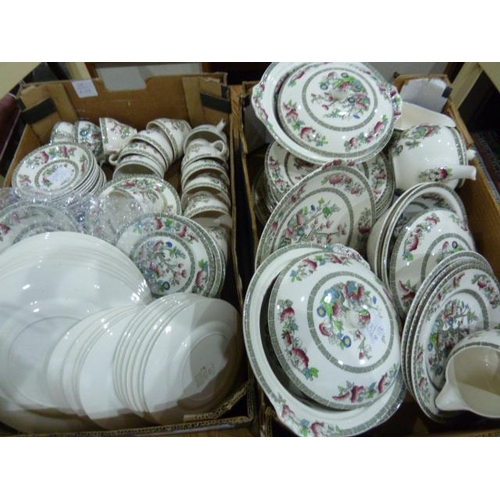 334 - Large quantity of part tea and dinner service 'Indian Tree' pattern (113 pieces) (2 boxes)