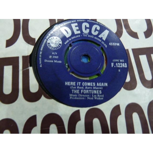 375 - Large collection of 45's including The Walker Brothers, The Casuals, The Stylistics, Dave Edmonds Ro... 