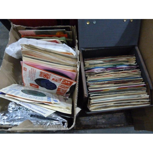 375 - Large collection of 45's including The Walker Brothers, The Casuals, The Stylistics, Dave Edmonds Ro... 