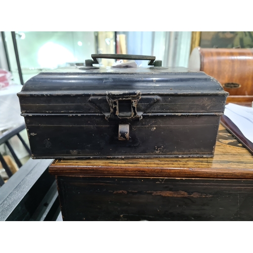 255 - 19th century tin spice box with individual boxes of spices to include nutmeg, cinnamon, cloves, ging... 