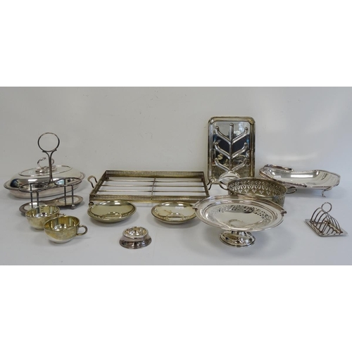 418 - Quantity of plated ware to include circular pedestal dish, two-handled bowl, serving items, tea stra... 