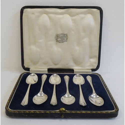 530 - Set of six 1920's silver teaspoons, Sheffield 1928, makers HA, in fitted case, 3.1 0z