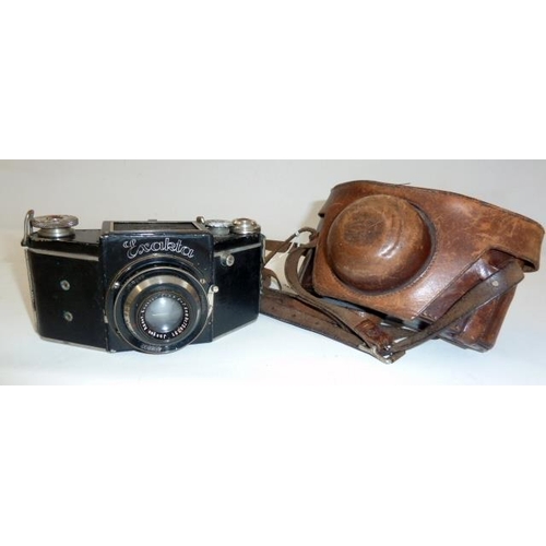 165 - A 1930s Jhagee Exakta A SLR camera, no. 468892, in leather fitted case