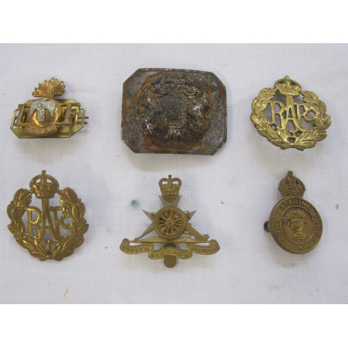 238 - Collection of British military cap badges, badges and buttons (1 bag)