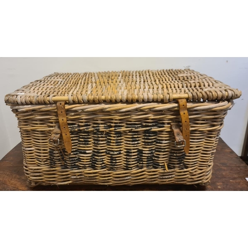 1051B - Wicker hamper with leather straps