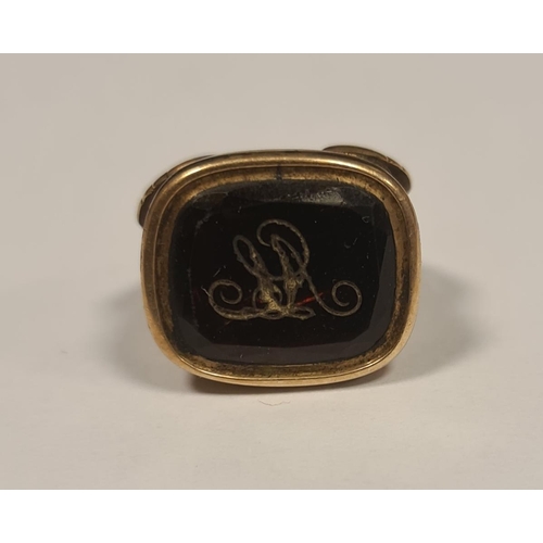 401 - Gold-coloured seal pendant with chain (unmarked), initialled