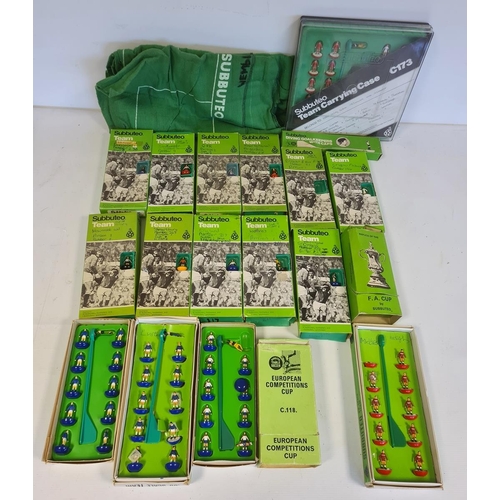 546 - Subbuteo with fabric pitch, large quantity of teams, boxed, diving goalkeepers with caps, boxed, Eur... 