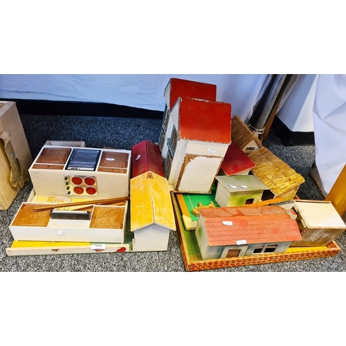 551 - Quantity of wooden farm buildings, small wooden doll's house and other items