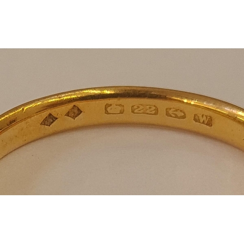 521 - Large 22ct gold wedding ring, 4.5g approx