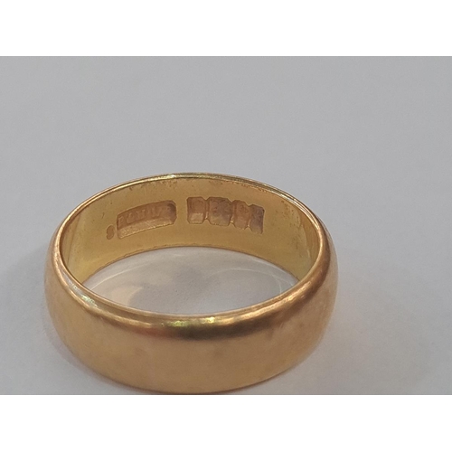 602 - 22ct gold wedding band, 6.2g approx