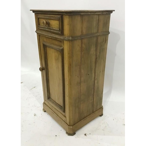 1127 - 20th century pot cupboard, the square top with canted corners, single drawer, cupboard door, on plin... 