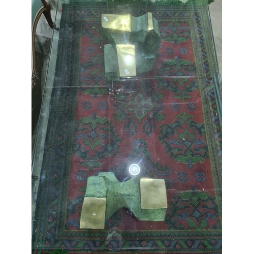 1231 - Coffee table with rectangular glass top, on verdigris and polished bronze base