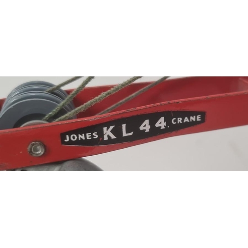 149 - Triang tinplate Jones KL44 crane