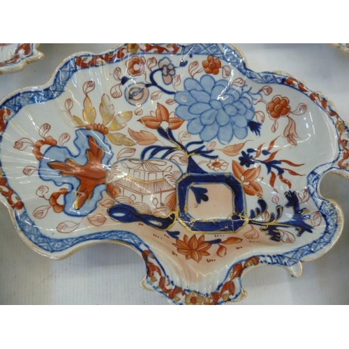 22 - ******** withdrawn *******  Three 19th century Masons ironstone dishes and two plates (5)