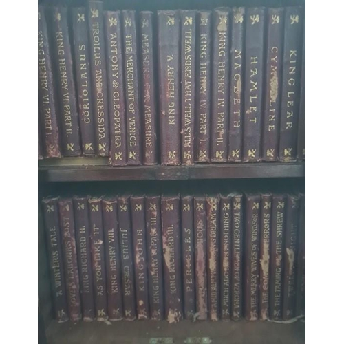 240A - The Temple Shakespeare set, 36 volumes, published 1895, Dent, in mahogany case