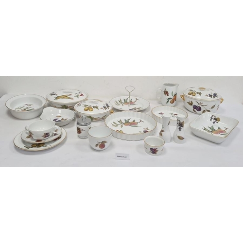 48 - Large quantity Royal Worcester Evesham Oven-to-Tableware to include covered serving dishes, flan dis... 