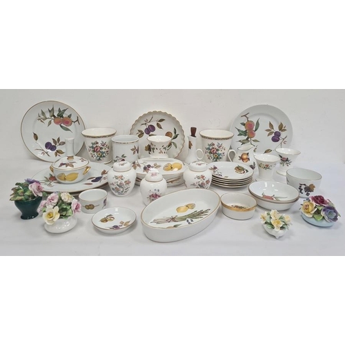 8 - Quantity of Royal Worcester 'Evesham' pattern oven to tableware plates, serving dishes and other ite... 