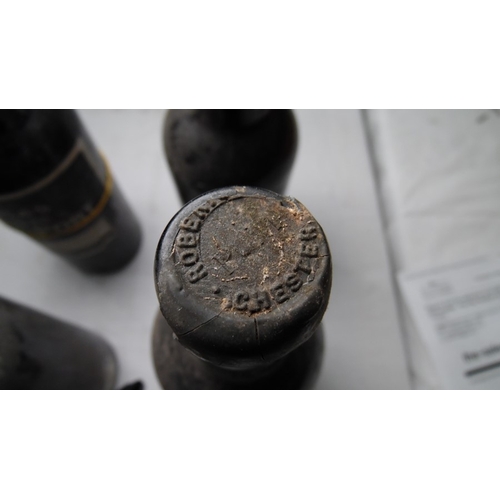 289 - Bottle of Fonseca's Finest 1970 vintage port by Quellyn Roberts & Co, Chester and three similar bott... 