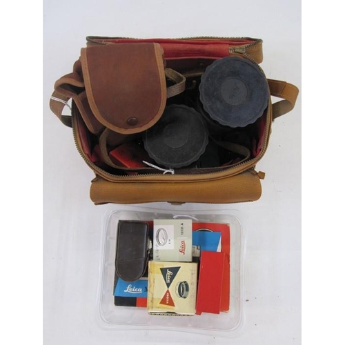 121 - Leica M2-995 442 rangefinder camera, a Summaron lens serial number 1810648, an IROOA lens hood, in b... 