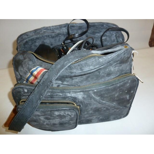 125 - Olympus10 camera, cased, a Hoyer HMC Zoom 80-200mm 1:4 lens no.331954, a Hoyer Auto Teleconverter 3x... 