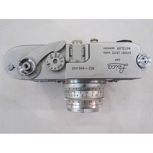 121 - Leica M2-995 442 rangefinder camera, a Summaron lens serial number 1810648, an IROOA lens hood, in b... 