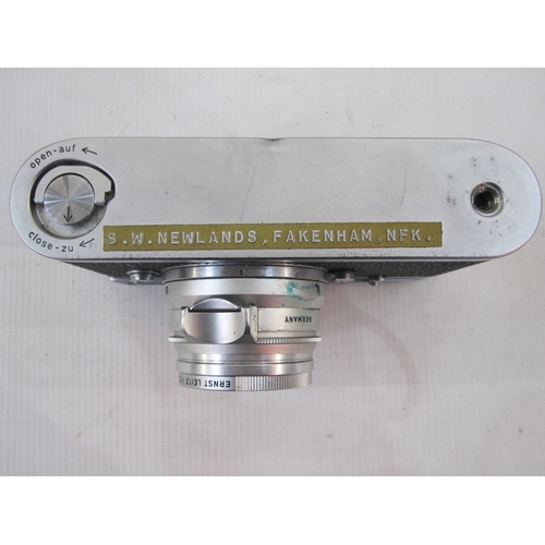 121 - Leica M2-995 442 rangefinder camera, a Summaron lens serial number 1810648, an IROOA lens hood, in b... 