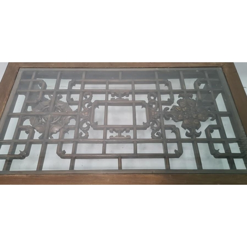 1095 - Rectangular coffee table with glass top covering the latticework design, the whole in the Chinese ta... 