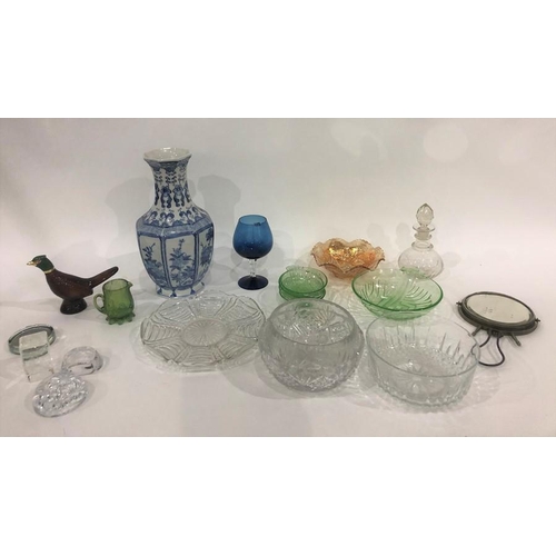 188 - Quantity of assorted glassware to include sundae dishes, hors d'oeuvres dishes, bowls, etc and a blu... 