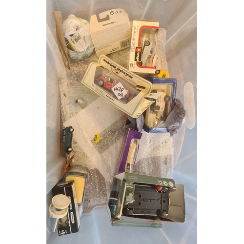 321 - Quantity of model diecast vehicles to include Days Gone, Matchbox, Lledo, Corgi etc, many boxed some... 