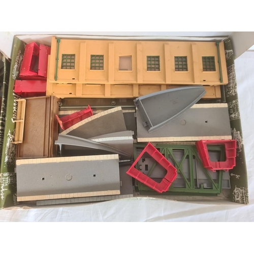 332 - Triang 00 gauge loco 47606, Triang carriages, trailers, large quantity of track, accessories and Mul... 