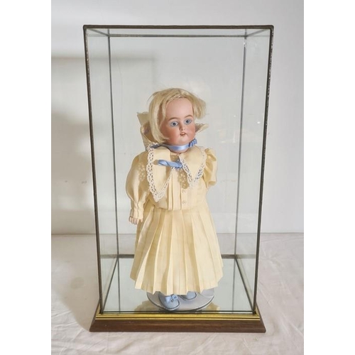 336 - A Simon & Halbig Kammer and Reinhardt doll, with blue eyes, open mouth, teeth, blonde hair, limbed b... 