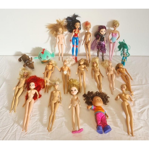 338 - Quantity of Barbie dolls and other dolls, large quantity of costume, accessories and a toy bath (1 b... 