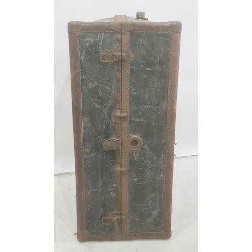 1343 - Vintage travelling trunk opening to reveal hanging space and drawers