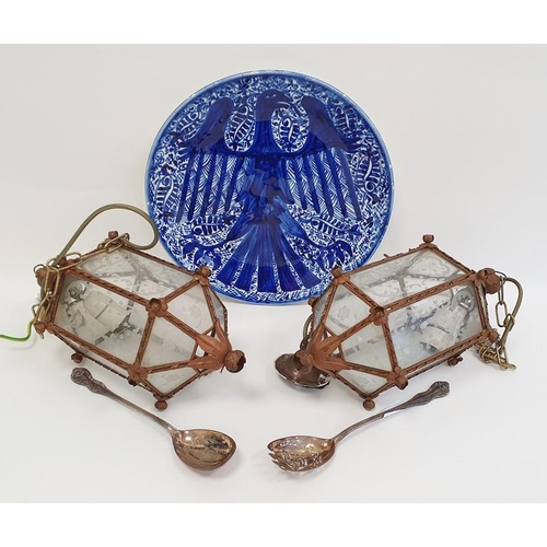 209 - Blue and white platter and two lights (3)