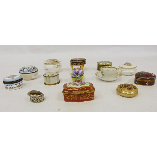 229 - Assorted lidded pots to include blue and white example marked 'A Fumanti Gubbio', Ayshford Fine Bone... 