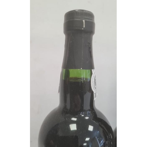 286 - Bottle of 1983 Graham's vintage port, produced and supplied by WMJ Graham & Co, O Porto, bottle of 1... 