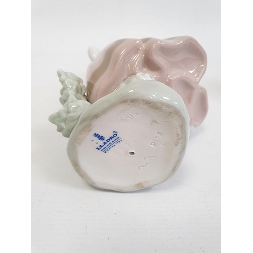 4 - Lladro group of girl washing a dog, another model of rabbit, another cow, seated and swan with cygne... 