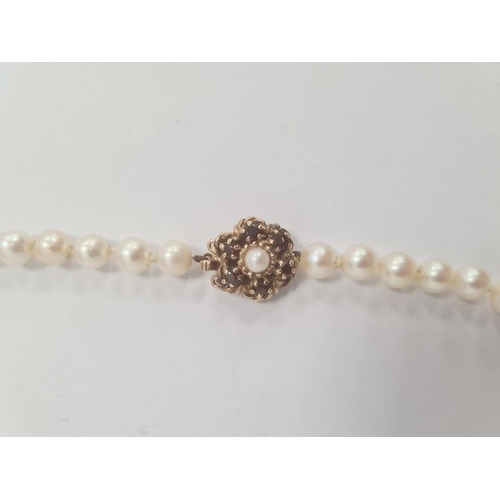 610 - Cultured pearl necklace with 9ct gold flower-shaped clasp, set with six garnets and single pearl, ne... 