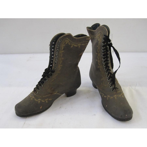 167 - Pair of Victorian/Edwardian child's leather lace-up boots with embroidered decoration, low block hee... 