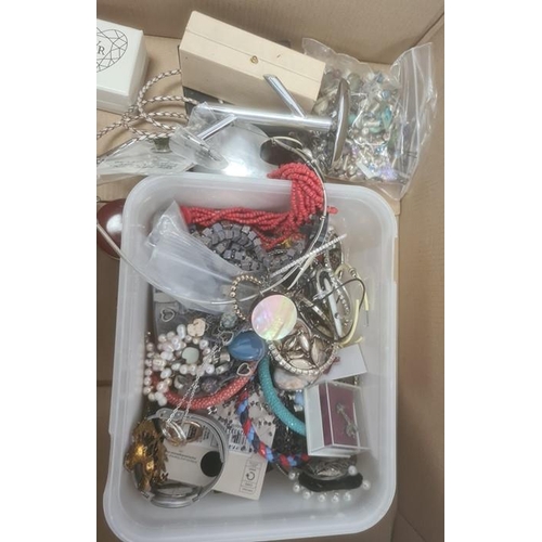 319 - Quantity of costume jewellery including a Casio digital watch, a Bering ceramic watch, various other... 