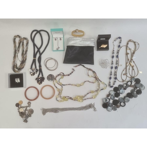 323 - Large quantity of costume jewellery including a silver and yellow brooch, a statement bead necklace ... 