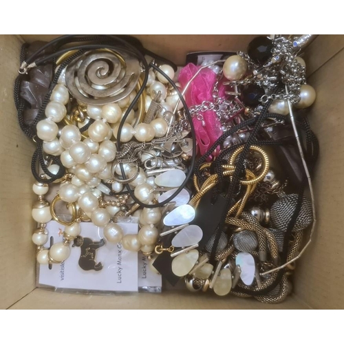 323 - Large quantity of costume jewellery including a silver and yellow brooch, a statement bead necklace ... 