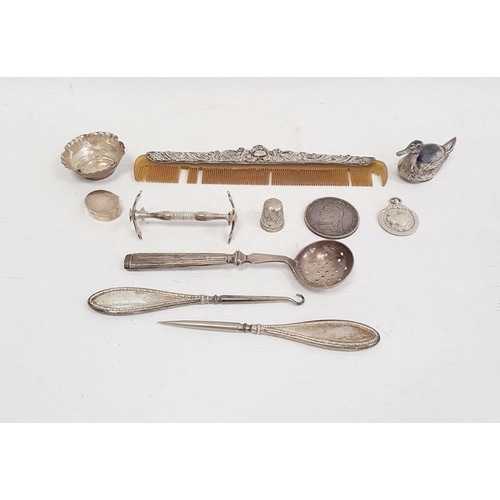 386 - Assorted silver items to include a silver-mounted comb, a salt, a thimble, a duck-shaped silver-moun... 