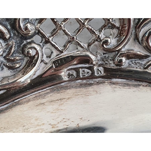 393 - Late 20th century silver oval dish, Sheffield 1992, maker's mark FH, 11cm x 8.5cm approx, 1ozt appro... 