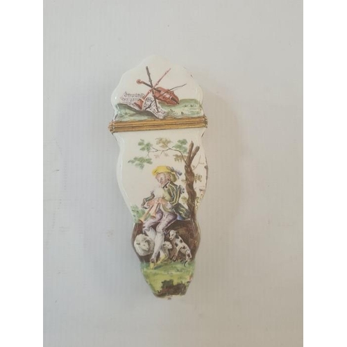 57 - 18th century French enamel etui of shaped form decorated with musicians in a garden setting, with gi... 