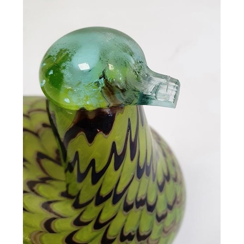 87 - Iittala Finland green glass bird designed by Oiva Toikka (af), a Murano style glass snail, three gla... 